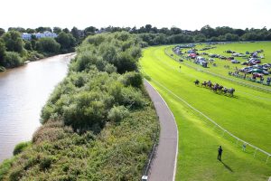 B96E7794 Chester by the river