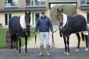 20J4989 Ben Pauling with Handstands [left] and Tellherthename [right]