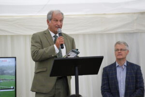 16B5611 Bob Champion