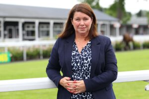 D20J8419 Julie Harrington