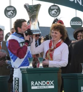 DSC 4484 Derek Fox   Lucinda Russell