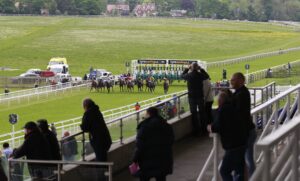 X5B7921 Beverley punters