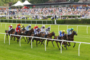 78F6290 Market Rasen crowds