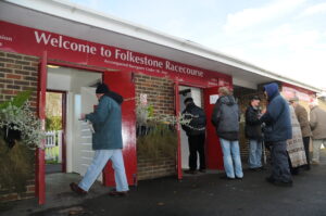 DSC 8732 Folkestone punters