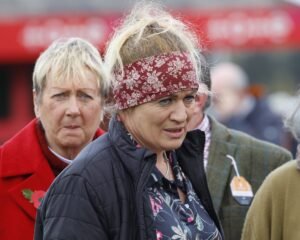 78F7592 Sarah – Jayne Davies
