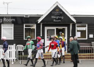 20J8582 Jockeys at Uttoxeter