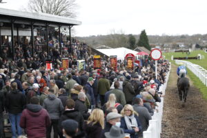 20J9430 Plumpton Crowds