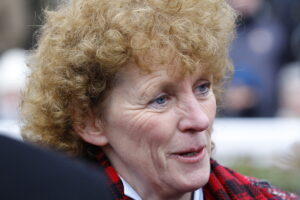 78F8072 Lucinda Russell