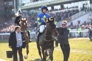 C16B9549 Auroras Encore