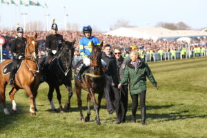 C16B9557 Auroras Encore