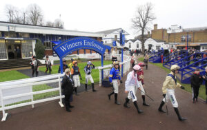 16B3157 Windsor Jockeys