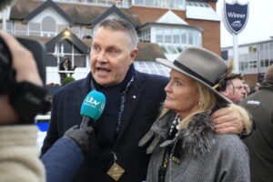 16B8353 Darren and Annaley Yates