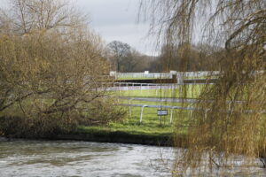 20J5680 Windsor National Hunt by the River