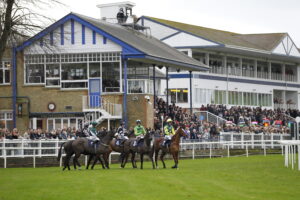 20J5915 At The Start at Windsor