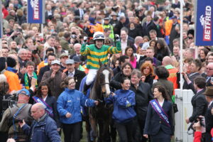 C16B3280 Synchronised