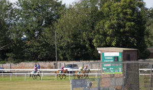 78F5630 Racing at Thirsk