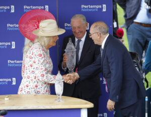 78F8142 HM The Queen