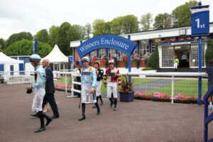 BK1A4105 Windsor jockeys