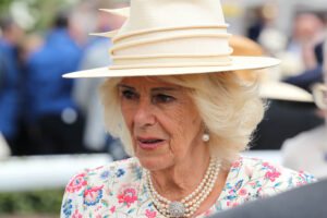 FU0E2869 HM The Queen