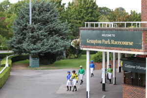 FU0E3943 Kempton jockeys
