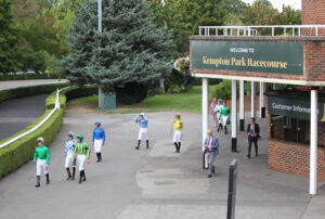 FU0E3950 Kempton jockeys