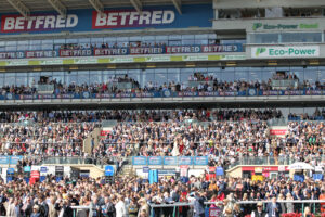 FU0E5640 Doncaster Crowds