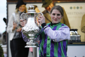 16B6786 Gina Andrews