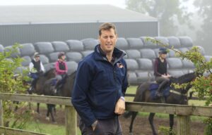 16B8941 Charlie Longsdon