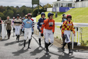 20J9955 Chepstow jockeys