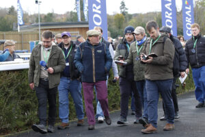78F8946 Nicky Henderson and the press