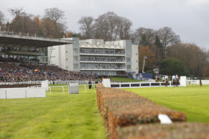 20J6995 Up the hill at Sandown