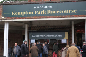 EN4D9879 Kempton Park crowds