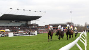 FU0E1110 Up the straight at Kempton