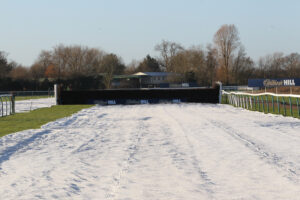 FU0E1866 Warwick covers/abandoned