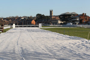 FU0E1877 Warwick covers/abandoned