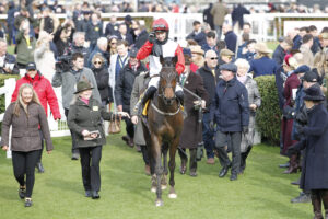 20J7945 Apolon De Charnie