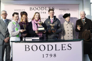 20J8505 Gold Cup presentation