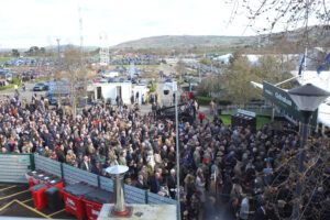 EN4D0055 Cheltenham Crowds