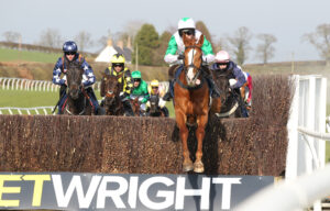 FU0E7740 Diamond Dealer