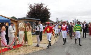 EN4D5960 Market Rasen jockeys